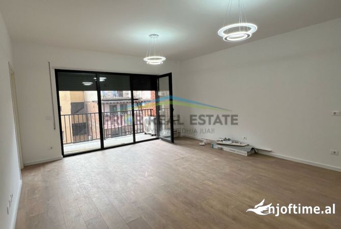 Ambient biznesi me qera 3+1 ne Tirane - 85,000 Leke