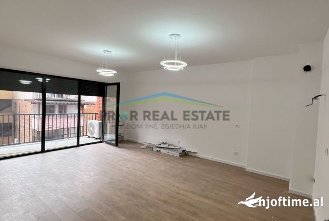 Ambient biznesi me qera 3+1 ne Tirane - 85,000 Leke