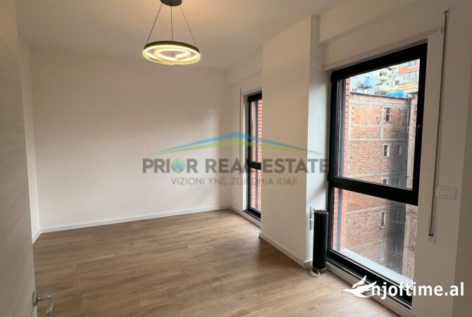 Ambient biznesi me qera 3+1 ne Tirane - 85,000 Leke