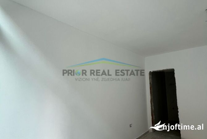 Ambient biznesi me qera 1+1 ne Tirane - 75,000 Leke