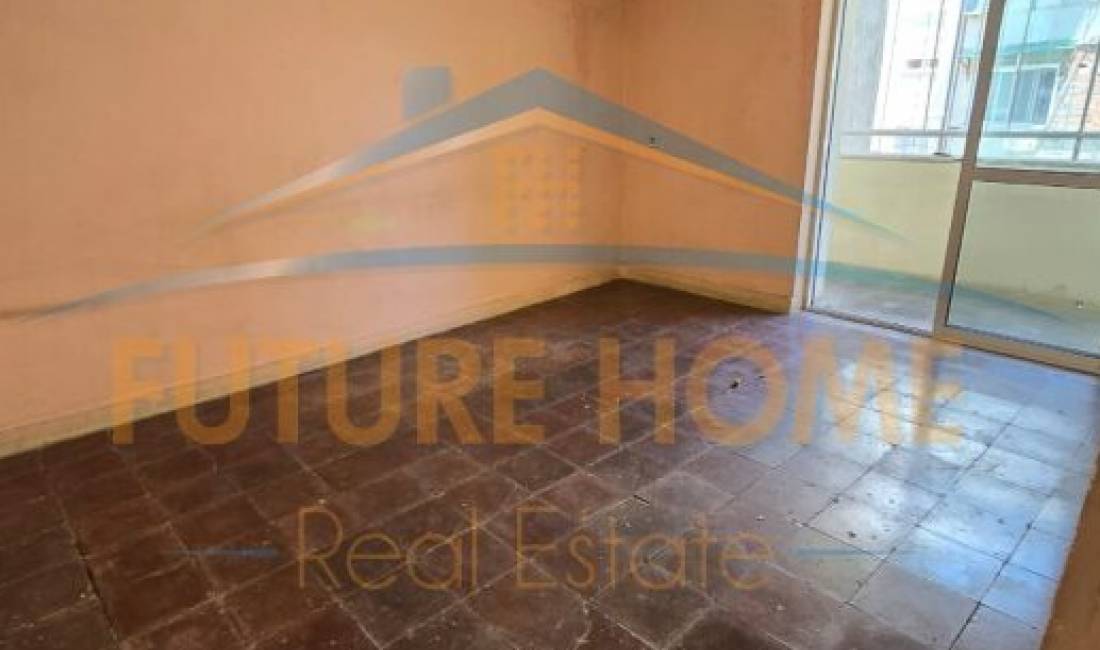 Shtepi ne shitje Apartament ne Tirane, 1+1, Mobilimi Bosh, pa mobiluar, Pagesa 85,000  Euro.