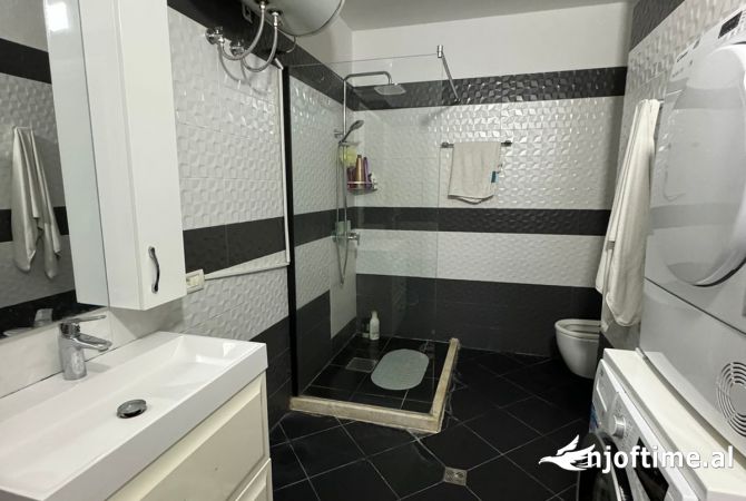 Shtepi ne shitje Apartament ne Tirane, 2+1, Mobilimi E mobiluar, Pagesa 125,000  Euro.