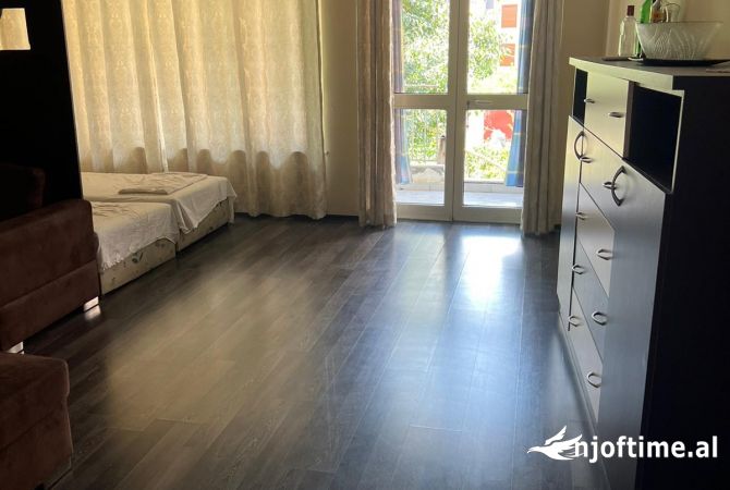 Shtepi me qera Apartament ne Tirane, 2+1, Mobilimi E mobiluar, Pagesa 500  Euro.