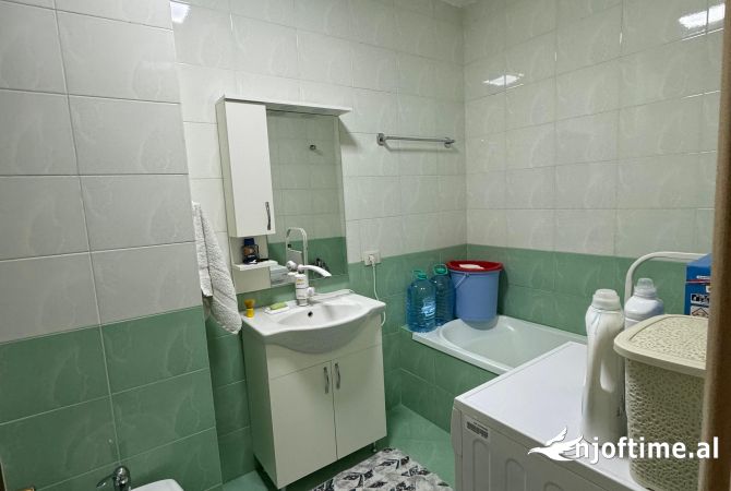 Shtepi ne shitje Apartament ne Tirane, 3+1, Mobilimi E mobiluar, Pagesa 180,000  Euro.