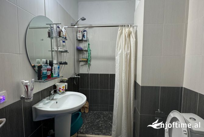 Shtepi ne shitje Apartament ne Tirane, 1+1, Mobilimi E mobiluar, Pagesa 79,000  Euro.