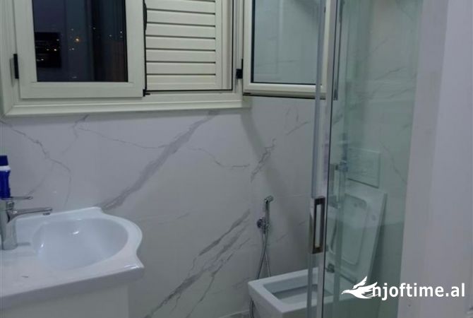 Shtepi me qera Apartament ne Tirane, 2+1, Mobilimi E mobiluar, Pagesa 500  Euro.