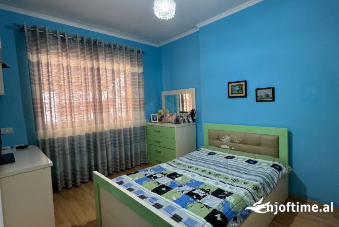 Shtepi ne shitje Apartament ne Tirane, 2+1, Mobilimi E mobiluar, Pagesa 145,000  Euro.