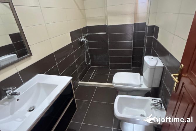 Shitet Apartament 1+1 Fresk