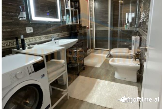 Shtepi ne shitje Apartament ne Tirane, 2+1, Mobilimi E mobiluar, Pagesa 110,000  Euro.