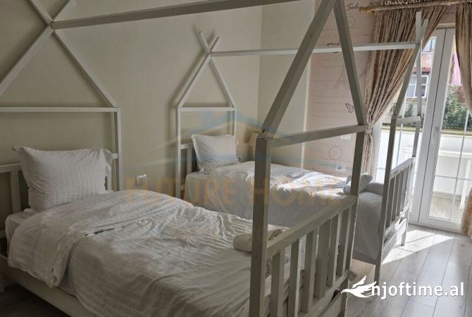 Shtepi ne shitje Apartament ne Tirane, 2+1, Mobilimi E mobiluar, Pagesa 179,000  Euro.