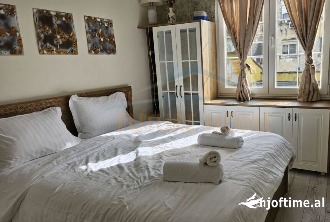 Shtepi ne shitje Apartament ne Tirane, 2+1, Mobilimi E mobiluar, Pagesa 179,000  Euro.