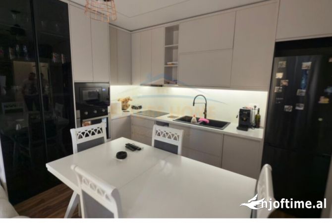 Shtepi ne shitje Apartament ne Tirane, 1+1, Mobilimi E mobiluar, Pagesa 170,000  Euro.