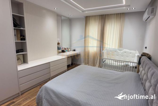Shtepi ne shitje Apartament ne Tirane, 1+1, Mobilimi E mobiluar, Pagesa 170,000  Euro.