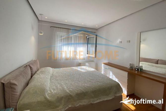Shtepi ne shitje Apartament ne Tirane, 2+1, Mobilimi E mobiluar, Pagesa 240,000  Euro.