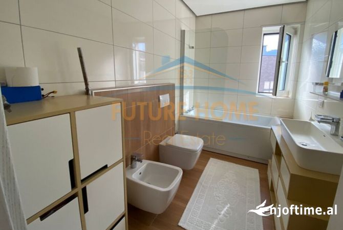 Shtepi ne shitje Apartament ne Tirane, 2+1, Mobilimi E mobiluar, Pagesa 240,000  Euro.