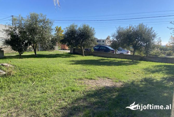 Shtepi ne shitje Vila Luksoze ne Durres, 4+1, Mobilimi Bosh, pa mobiluar, Pagesa 320,000  Euro.