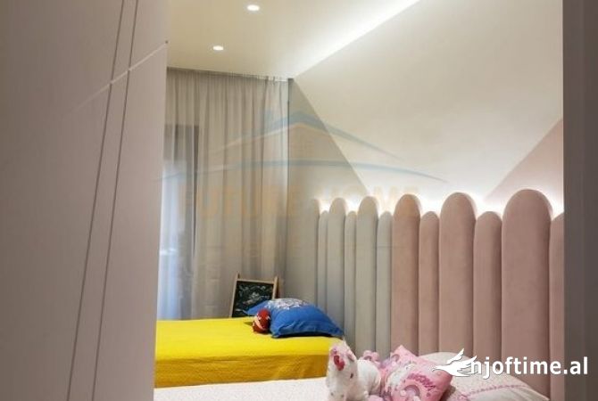 Shtepi ne shitje Apartament ne Tirane, 2+1, Mobilimi E mobiluar, Pagesa 250,000  Euro.