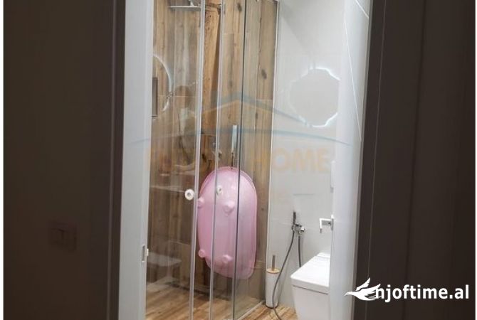 Shtepi ne shitje Apartament ne Tirane, 2+1, Mobilimi E mobiluar, Pagesa 250,000  Euro.