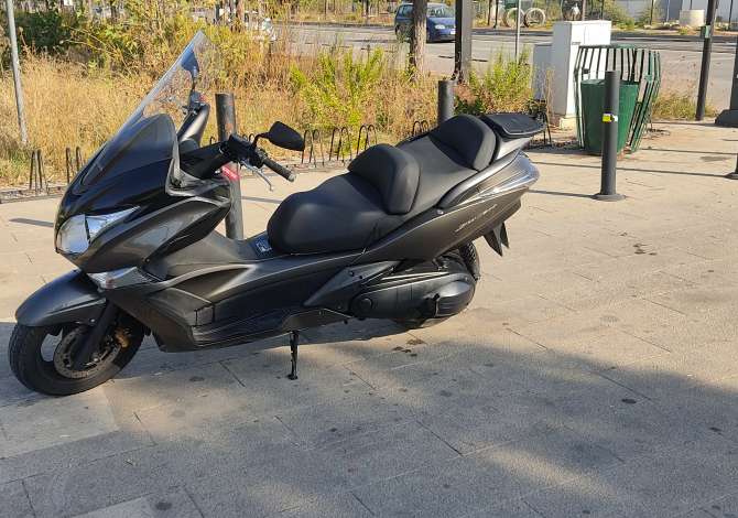 Shitet Honda Scooter 600 cc