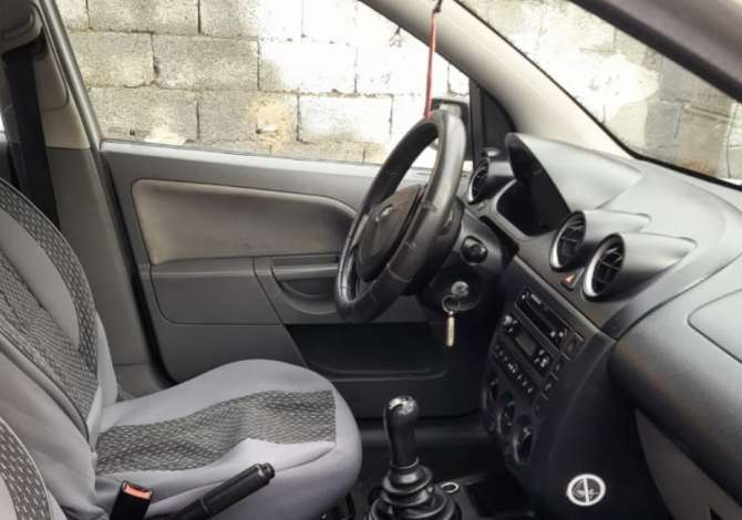 Makina ne shitje ne Tirane, Ford, 2002 Diesel,Kambio Manual Pagesa 1,900  Euro.
