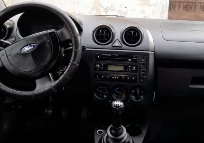 Makina ne shitje ne Tirane, Ford, 2002 Diesel,Kambio Manual Pagesa 1,900  Euro.