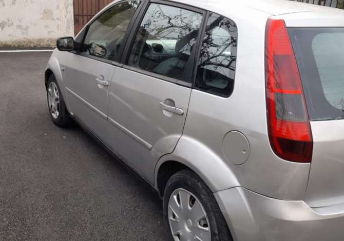Makina ne shitje  ne Tirane - 1,900 Euro