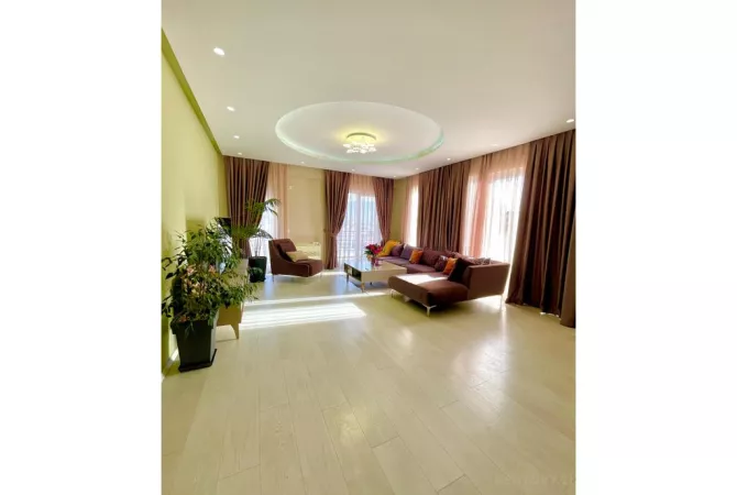 Shtepi me qera 3+1 ne Tirane - 1,300 Euro