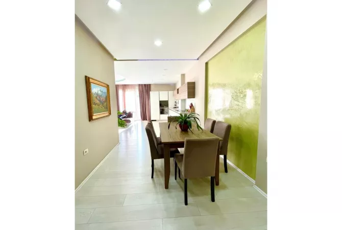 Shtepi me qera Apartament ne Tirane, 3+1, Mobilimi E mobiluar, Pagesa 1,300  Euro.