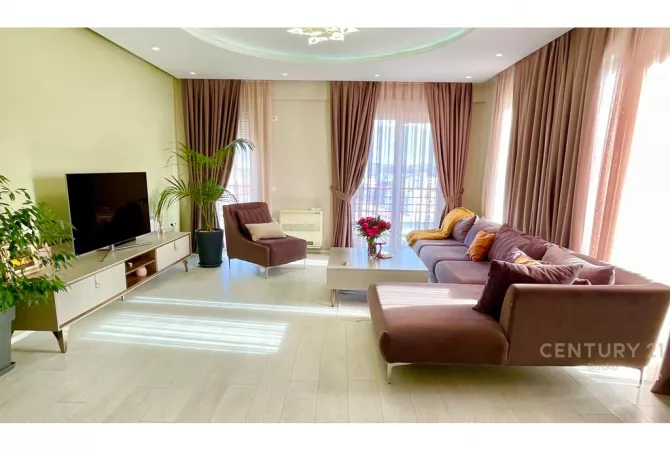 Shtepi me qera 3+1 ne Tirane - 1,300 Euro