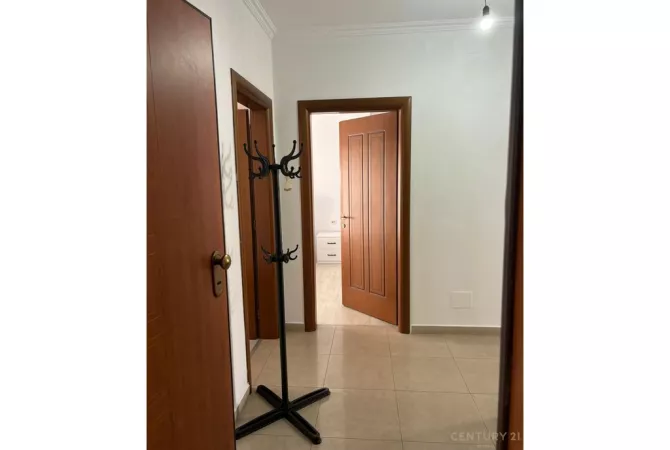Shtepi me qera Apartament ne Tirane, 3+1, Mobilimi E mobiluar, Pagesa 800  Euro.