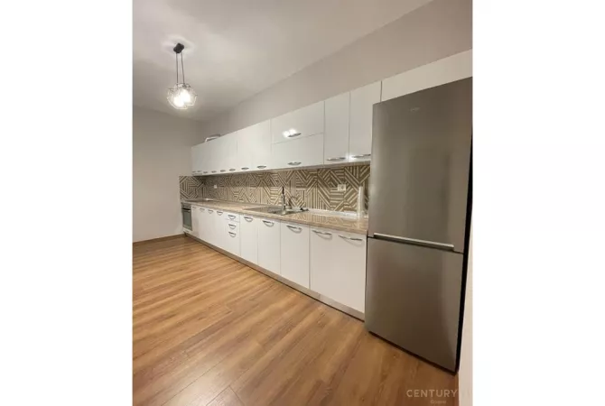 Shtepi me qera Apartament ne Tirane, 3+1, Mobilimi E mobiluar, Pagesa 800  Euro.