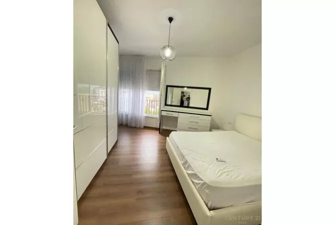 Shtepi me qera Apartament ne Tirane, 3+1, Mobilimi E mobiluar, Pagesa 800  Euro.