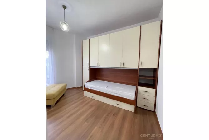 Shtepi me qera Apartament ne Tirane, 3+1, Mobilimi E mobiluar, Pagesa 800  Euro.