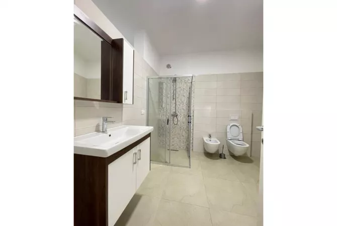 Shtepi me qera Apartament ne Tirane, 3+1, Mobilimi E mobiluar, Pagesa 800  Euro.