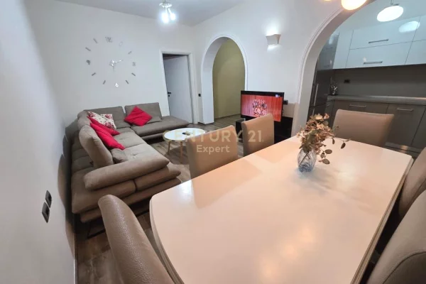 Shtepi me qera Apartament ne Tirane, 1+1, Mobilimi E mobiluar, Pagesa 551  Euro.