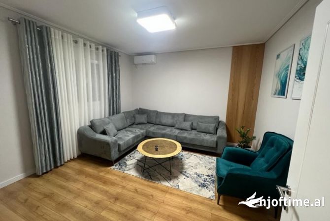 Shtepi me qera Apartament ne Tirane, 2+1, Mobilimi E mobiluar, Pagesa 700  Euro.