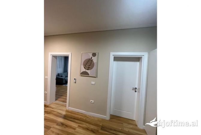 Shtepi me qera Apartament ne Tirane, 2+1, Mobilimi E mobiluar, Pagesa 700  Euro.