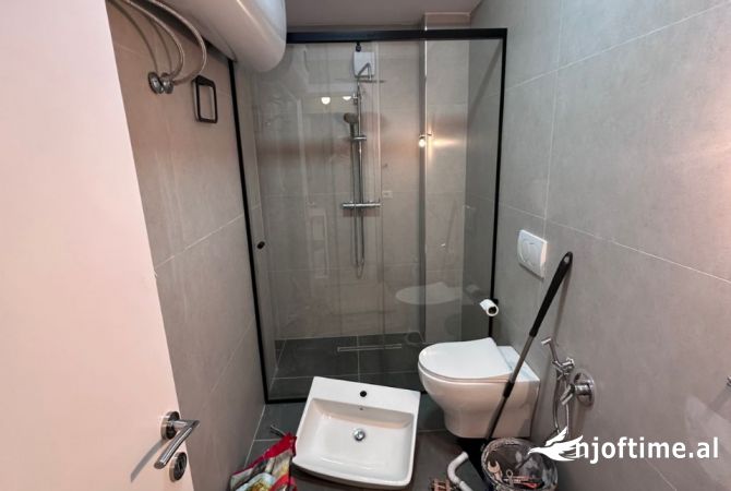 Shtepi me qera Apartament ne Tirane, 2+1, Mobilimi E mobiluar, Pagesa 1,300  Euro.
