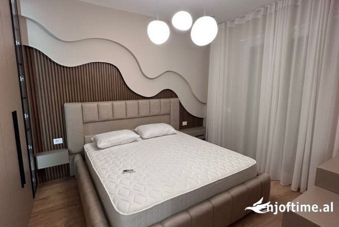 Shtepi me qera Apartament ne Tirane, 2+1, Mobilimi E mobiluar, Pagesa 1,300  Euro.