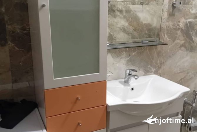 Shtepi me qera Apartament ne Tirane, 1+1, Mobilimi E mobiluar, Pagesa 500  Euro.