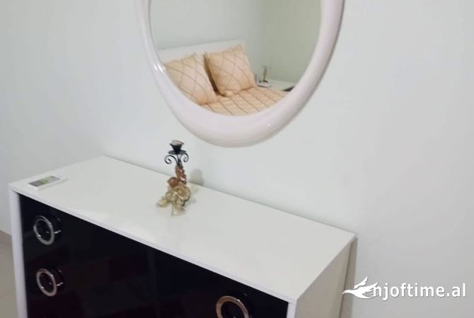 Shtepi me qera Apartament ne Tirane, 1+1, Mobilimi E mobiluar, Pagesa 500  Euro.
