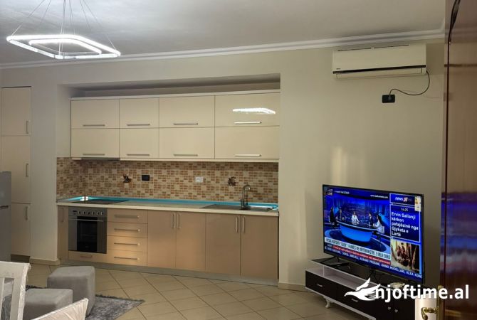 Shtepi me qera Apartament ne Tirane, 1+1, Mobilimi E mobiluar, Pagesa 450  Euro.