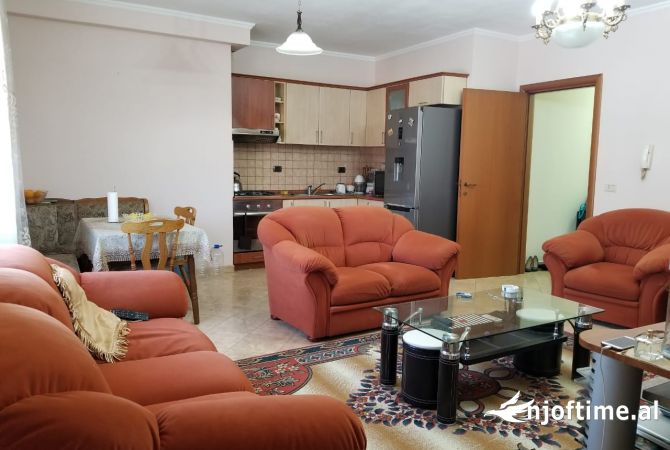 Shtepi me qera 2+1 ne Tirane - 430 Euro