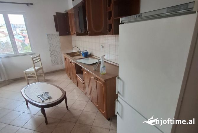 Shtepi me qera 2+1 ne Tirane - 400 Euro