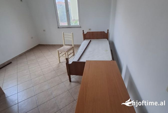 Shtepi me qera Apartament ne Tirane, 2+1, Mobilimi E mobiluar, Pagesa 400  Euro.