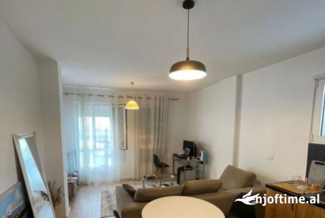 Shtepi me qera Apartament ne Tirane, 1+1, Mobilimi E mobiluar, Pagesa 500  Euro.