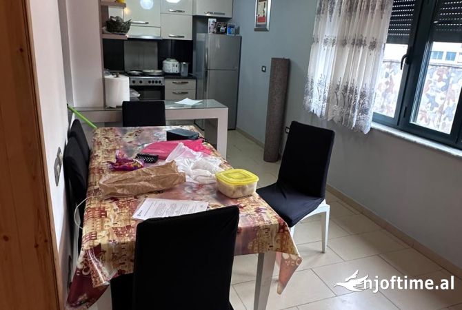 Shtepi me qera Apartament ne Tirane, 3+1, Mobilimi E mobiluar, Pagesa 700  Euro.