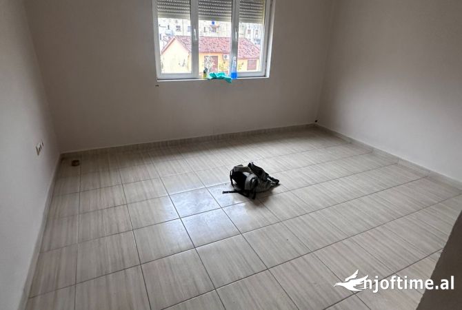 Shtepi me qera 2+1 ne Tirane - 400 Euro