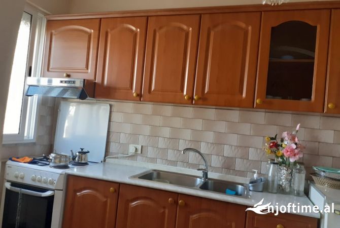 Shtepi me qera Apartament ne Tirane, 2+1, Mobilimi E mobiluar, Pagesa 450  Euro.