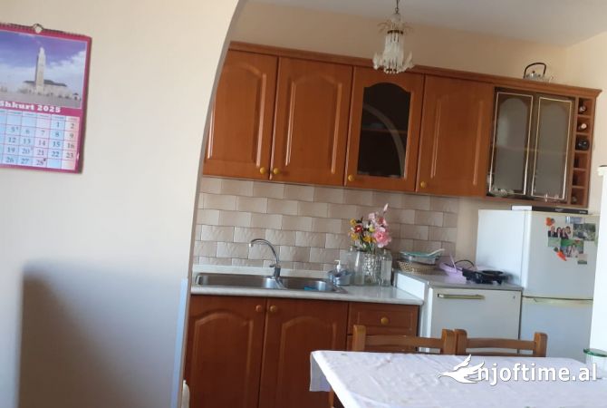 Shtepi me qera Apartament ne Tirane, 2+1, Mobilimi E mobiluar, Pagesa 450  Euro.